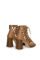 Immaculate Vegan - AGAZI DANCE YOUR WAY (toffi) – ażurowe sandały na słupku ze skóry z grzybów