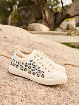 Immaculate Vegan - Minuit sur Terre Virevolte Recycled Grain Leather Vegan Sneakers | Leo