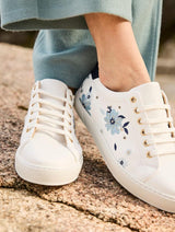 Immaculate Vegan - Minuit sur Terre Virevolte Recycled Grain Leather Vegan Sneakers | Blue Flower