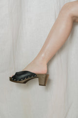 Immaculate Vegan - AGAZI All that she wants! - vegan grape leather clogs: black