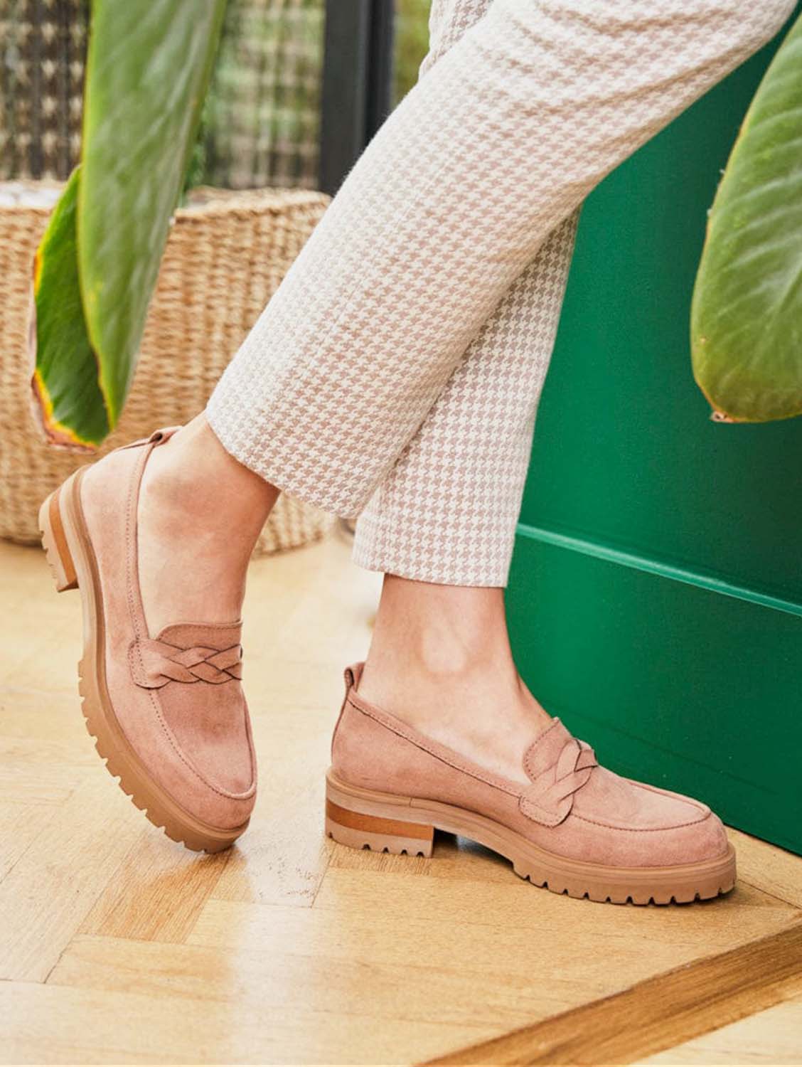 Minuit sur Terre Spell Vegan Suede Loafers Petal