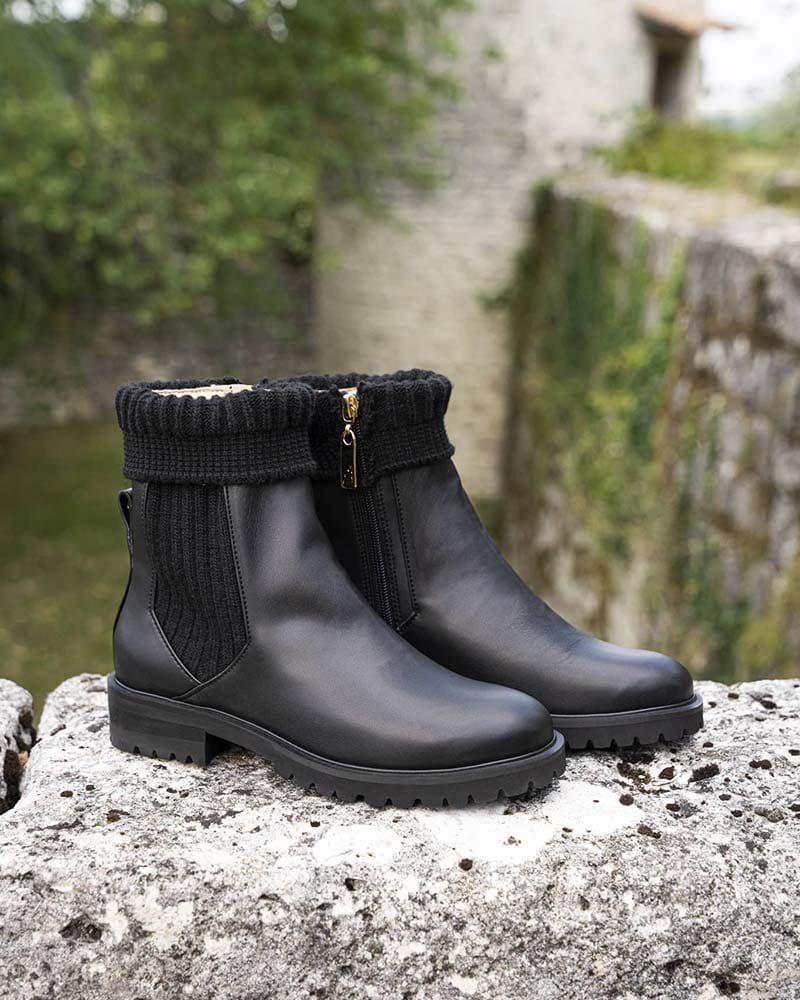 Minuit sur Terre Oracle Vegan Leather High-Ankle Flat Boots | Black