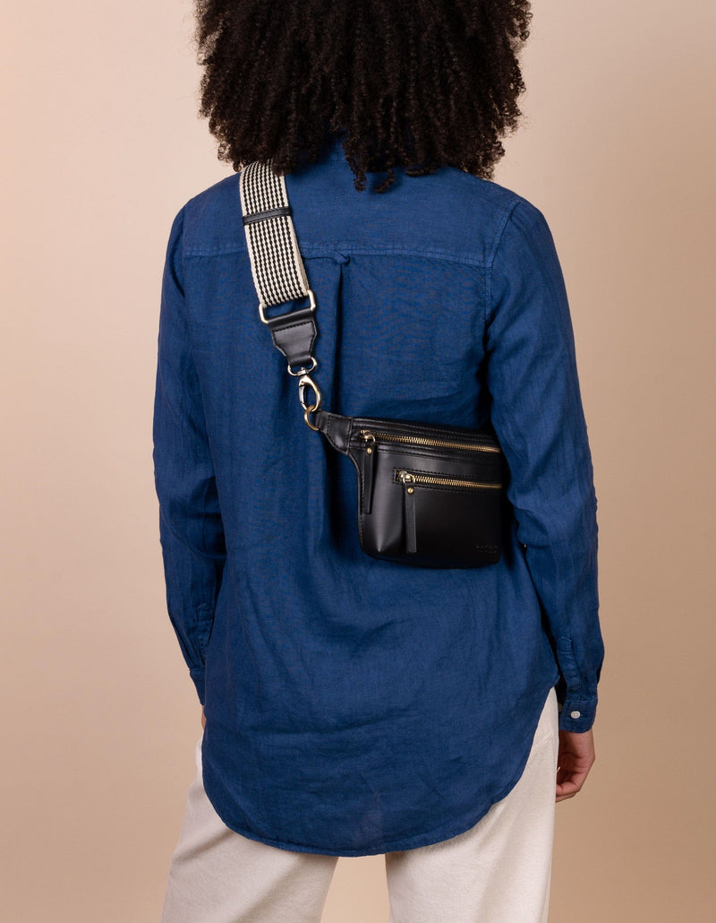 O My Bag Beck's Apple Leather Vegan Bum Bag | Black Black / Vegan Uppeal™ / Small