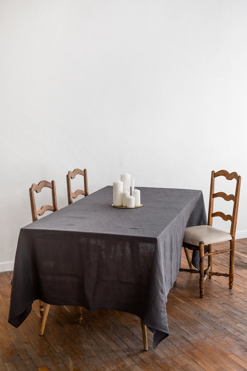 AmourLinen Linen tablecloth in Charcoal