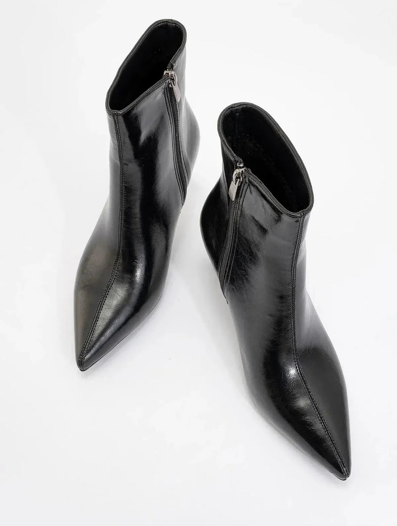 Prologue Shoes Noya - Black Pointed Toe Slim Heel Boot (Women)