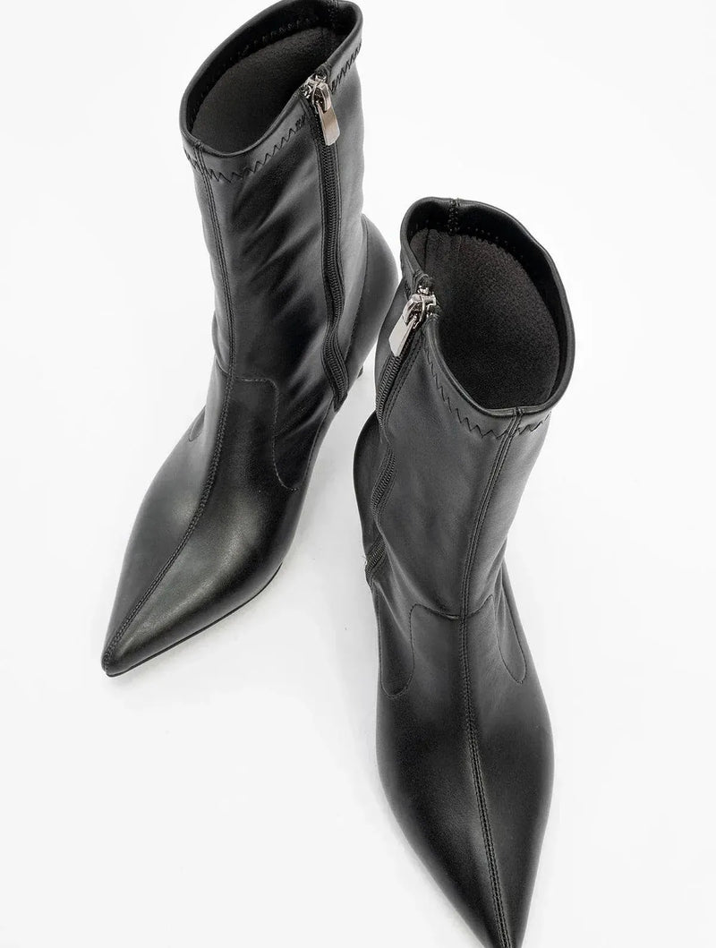 Prologue Shoes Thalin - Black Pointed Toe Side-Zip Stiletto Heel Boot (Women)