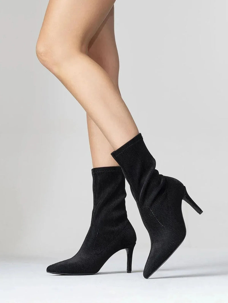 Prologue Shoes Thalin - Black Slim Heel Pointed Toe Boot (Women)