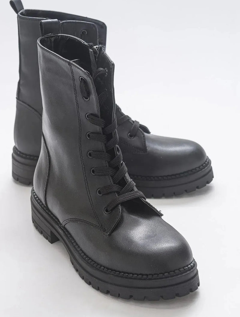 Prologue Shoes Singa Black Boot (Women)