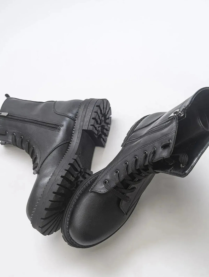 Prologue Shoes Singa Black Boot (Women)