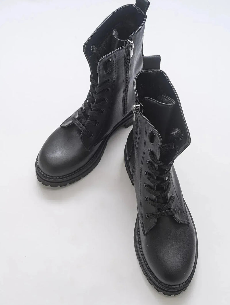 Prologue Shoes Singa Black Boot (Women)