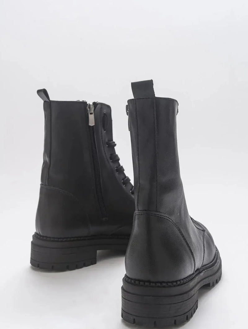 Prologue Shoes Singa Black Boot (Women)