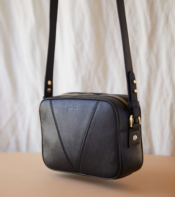 Apple Leather Crossbody Bag | Black