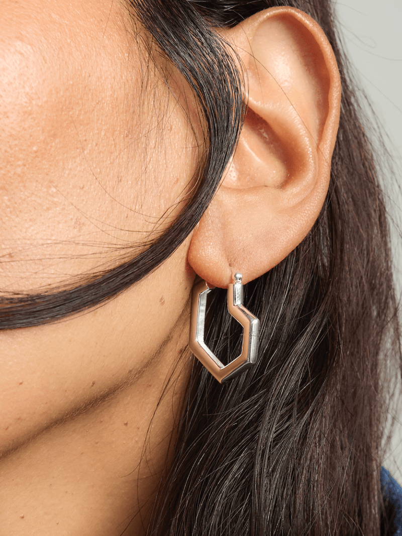 Under Her Eyes DARYL SMALL HOOPS <br> Sterling Silver Silver / Silver