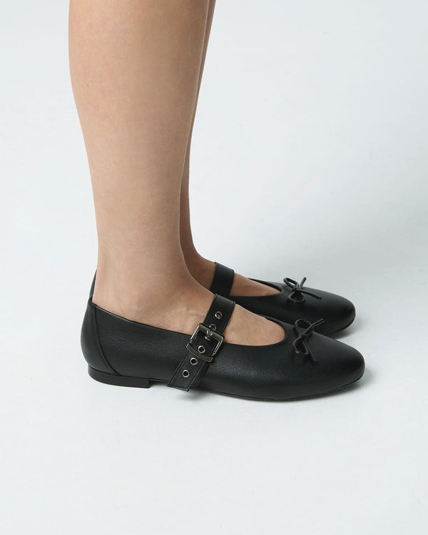Mara Women's Vegea® Grape Leather Bow Pumps | Black