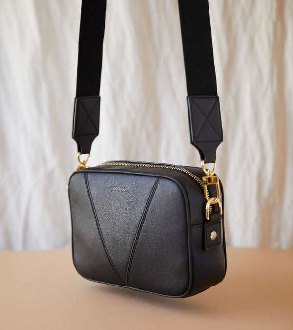 Apple Leather Crossbody Bag | Black