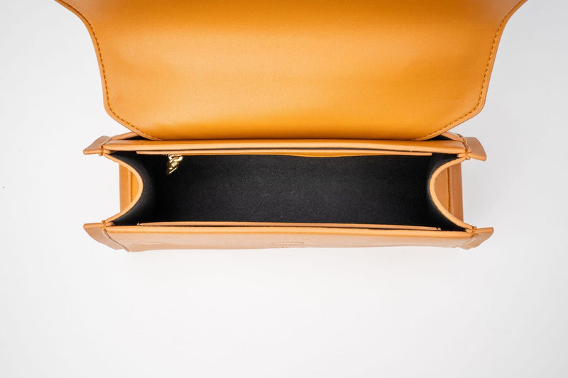 Eslla Dharma Desserto Cactus Leather Vegan Crossbody With Matte Gold Chain | Camel Camel