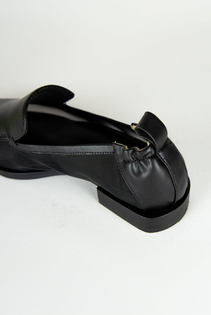 ə'serdiv THE MESH LOAFER