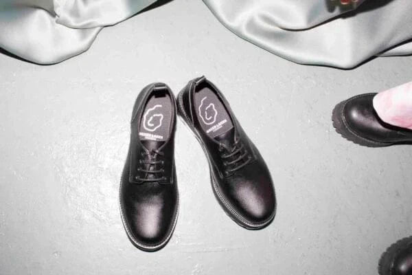Green Laces Farah Unisex Vegan Leather Chunky Derby | Black
