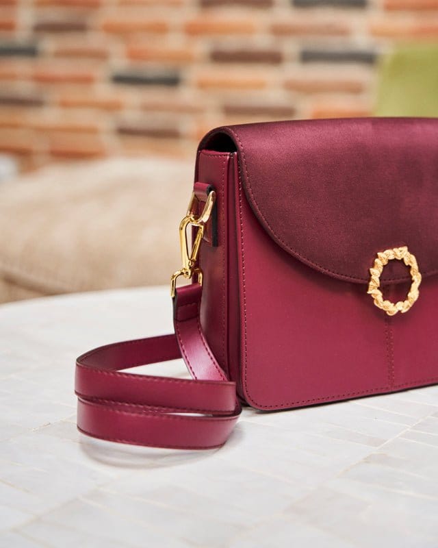 Minuit sur Terre Stellan Apple Leather Vegan Crossbody Bag | Burgundy