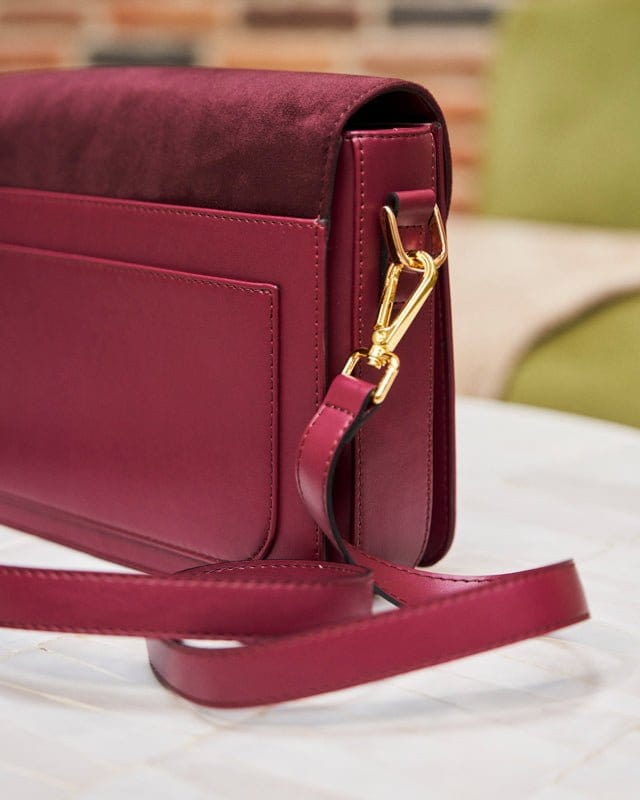 Minuit sur Terre Stellan Apple Leather Vegan Crossbody Bag | Burgundy