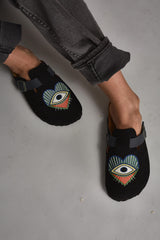 Immaculate Vegan - MOMOC Zuecos A Glance