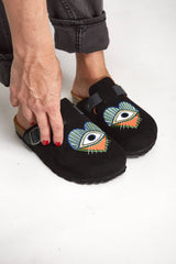 Immaculate Vegan - MOMOC Zuecos A Glance