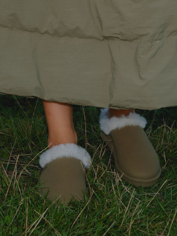 Classic Unisex Vegan Faux Sheepskin Slippers | Khaki