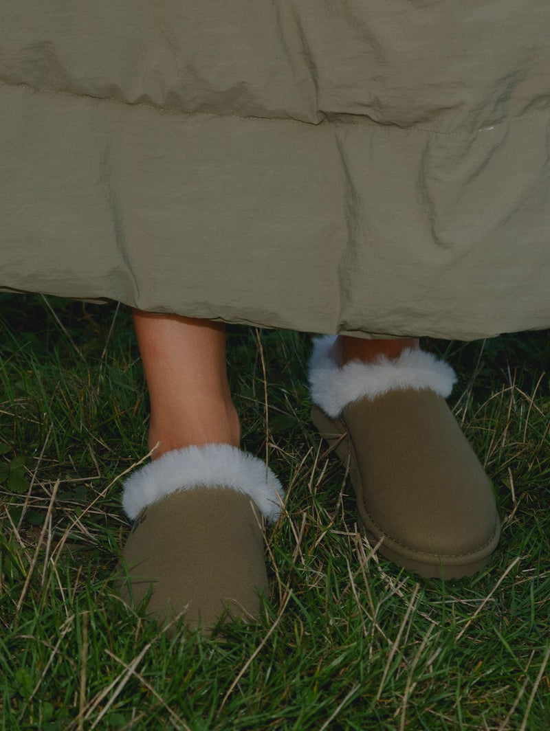 New Orchard Classic Unisex Vegan Faux Sheepskin Slippers | Khaki