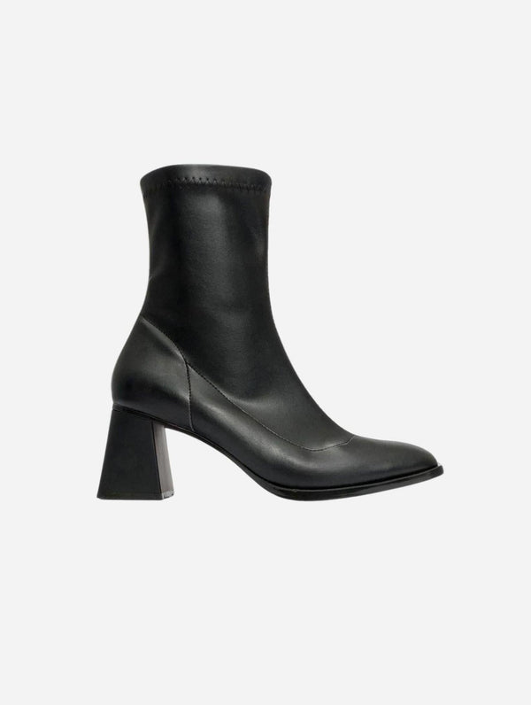 Prologue Shoes Plesa Black Chunky Heel Boot (Women)