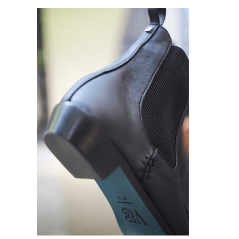 Voes & Co Designer Summer Bundle: Chelsea Boots + Sneakers!
