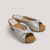 Immaculate Vegan - AGAZI All that she wants! - vegan grape leather clogs: cream