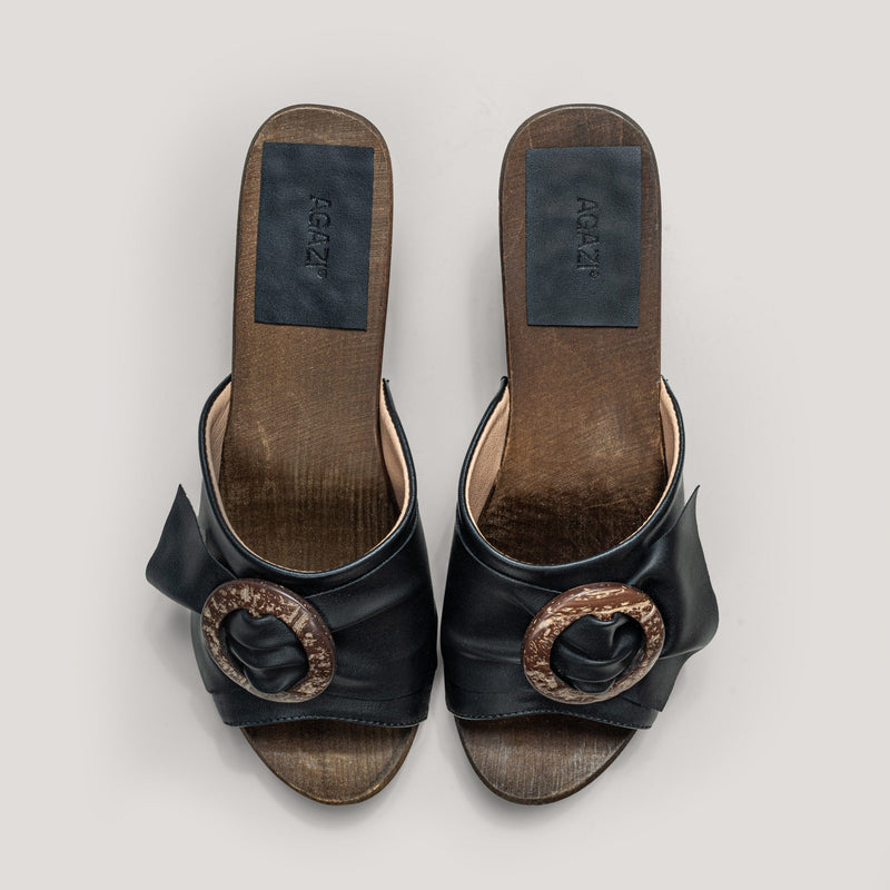 AGAZI „Coconut shy” vegan grape leather clogs