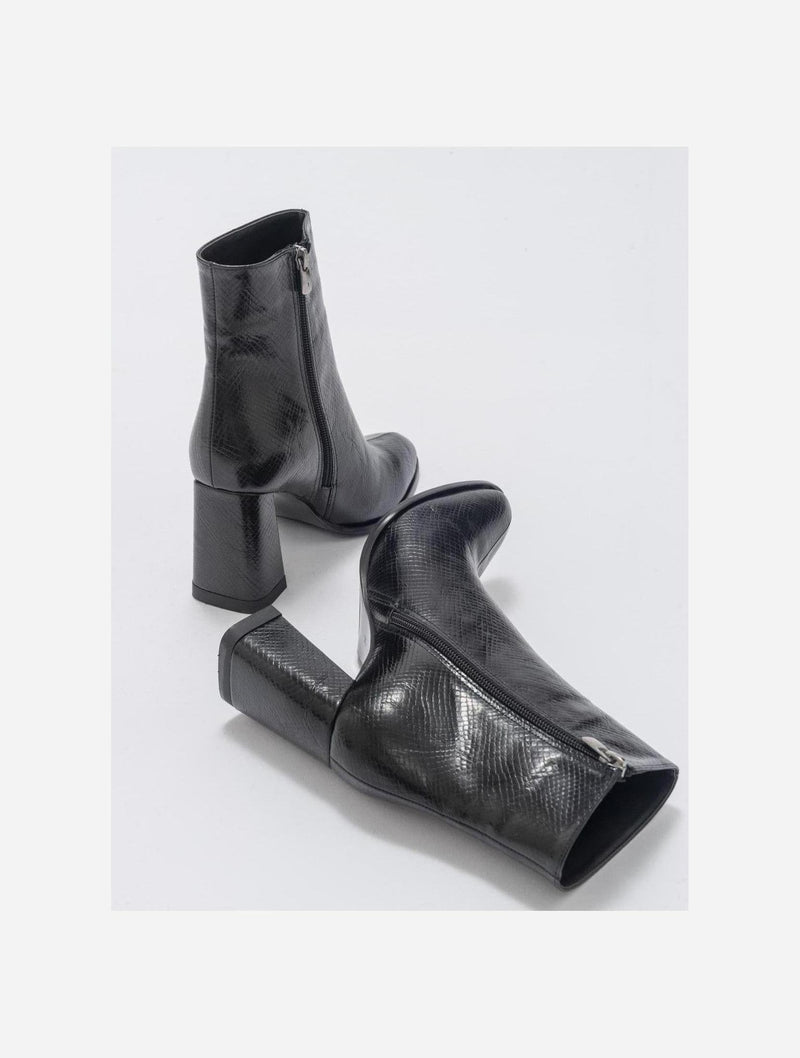 Prologue Shoes Jewel Black Pattern High Heel Boot (Women)