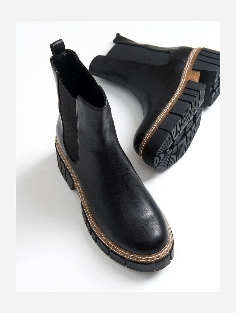Prologue Shoes Luz Black Cilt Block Heel Boot (Women)