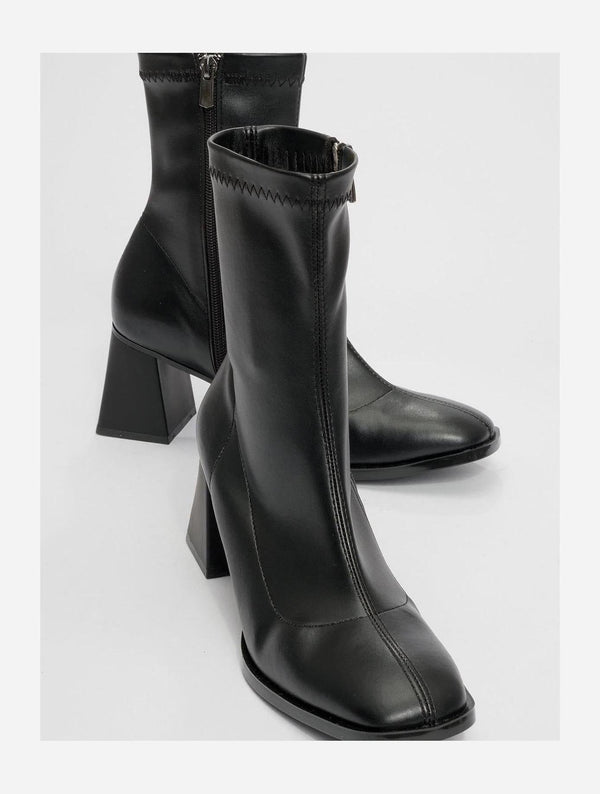 Prologue Shoes Plesa Black Chunky Heel Boot (Women)