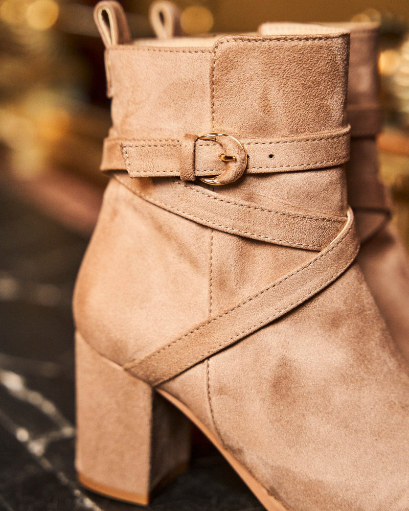 Minuit sur Terre Intrigue Vegan Suede Heeled Ankle Boots | Sand