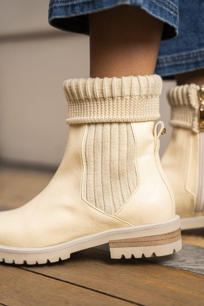 Minuit sur Terre Oracle Vegan Leather High-Ankle Flat Boots | Cream