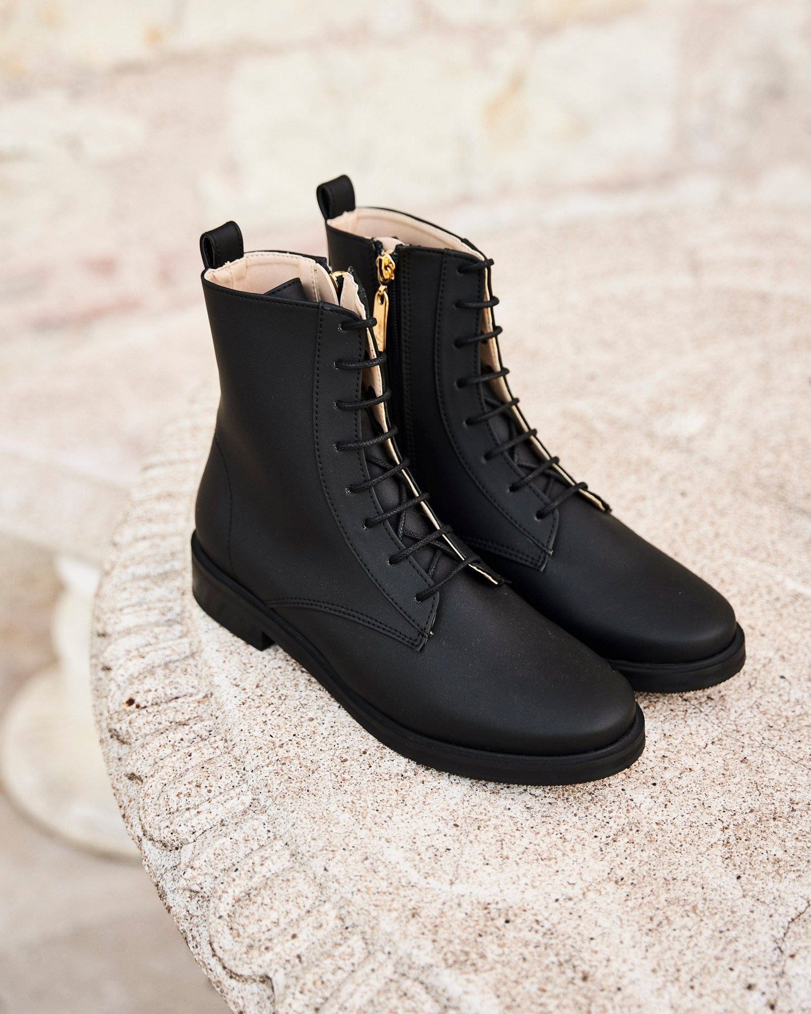 Minuit sur Terre - Spy Recycled Vegan Leather Lace-up Boots