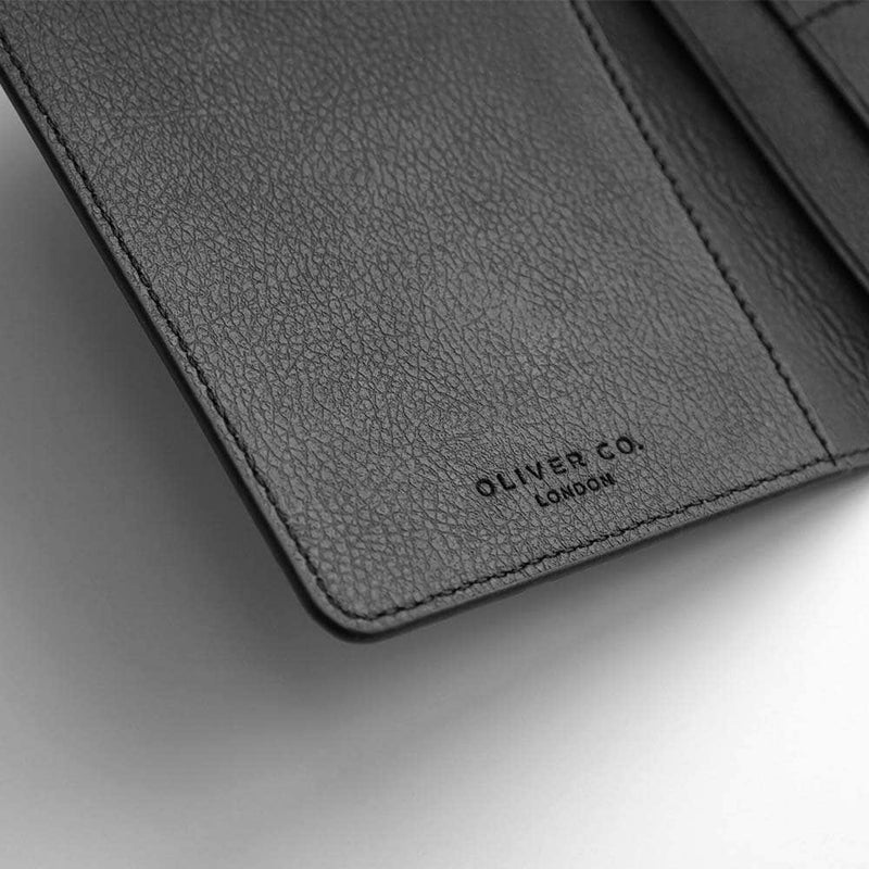 Oliver Co. London Bramley Apple Leather & Wood Leather Vegan Passport Holder | Black Black Ayous