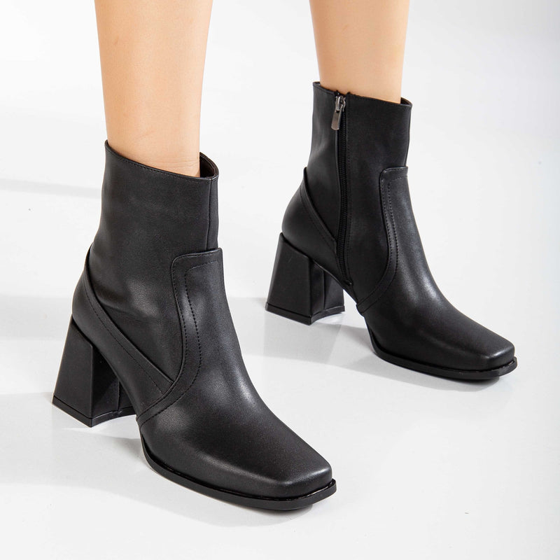 Prologue Shoes Maya - Black Matt Ankle Boots