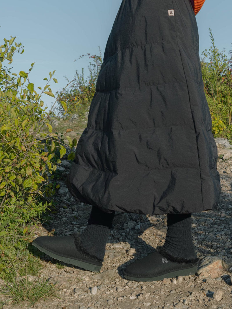 New Orchard Classic Unisex Vegan Faux Sheepskin Slippers | Black