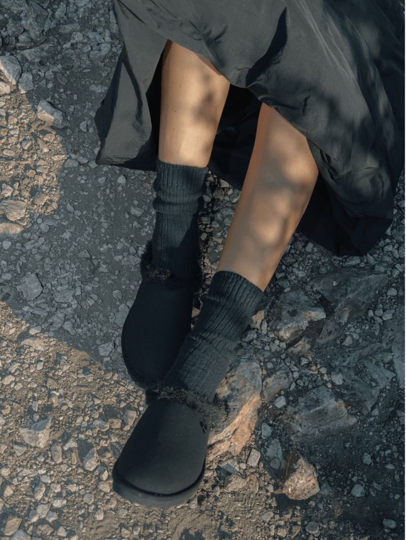 New Orchard Classic Unisex Vegan Faux Sheepskin Slippers | Black