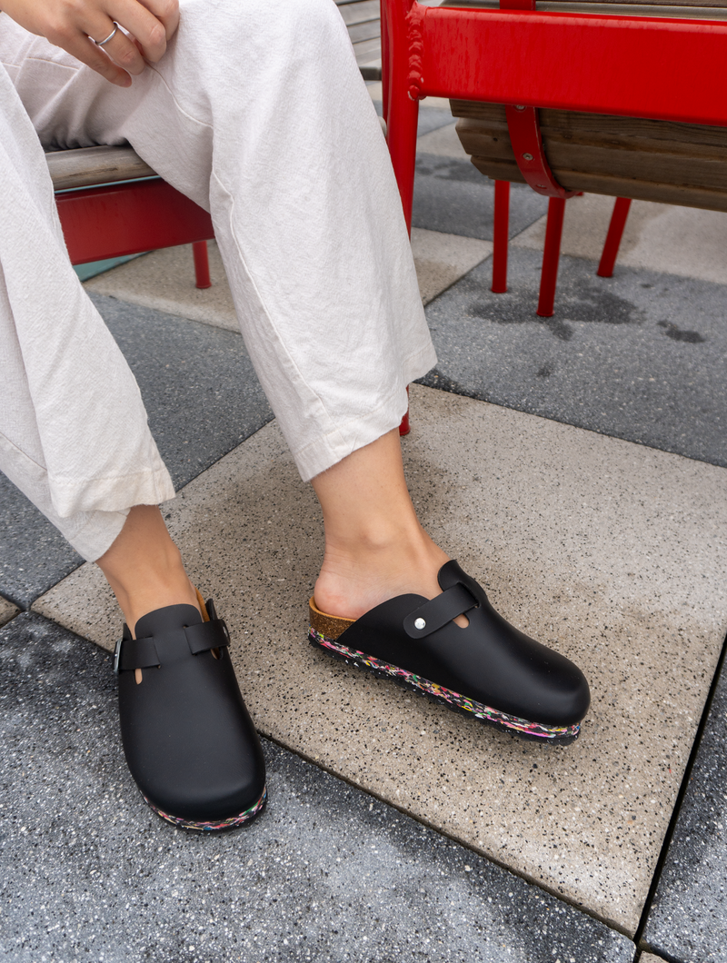 Nuo Unisex Vegan Leather Clogs | Nightfall