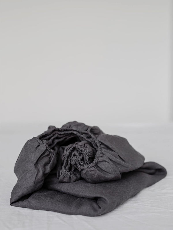 AmourLinen Linen fitted sheet in Charcoal AU King / Charcoal