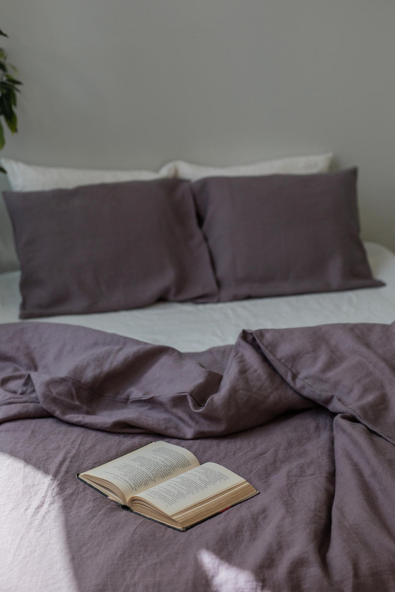 AmourLinen Linen bedding set in Dusty Lavender