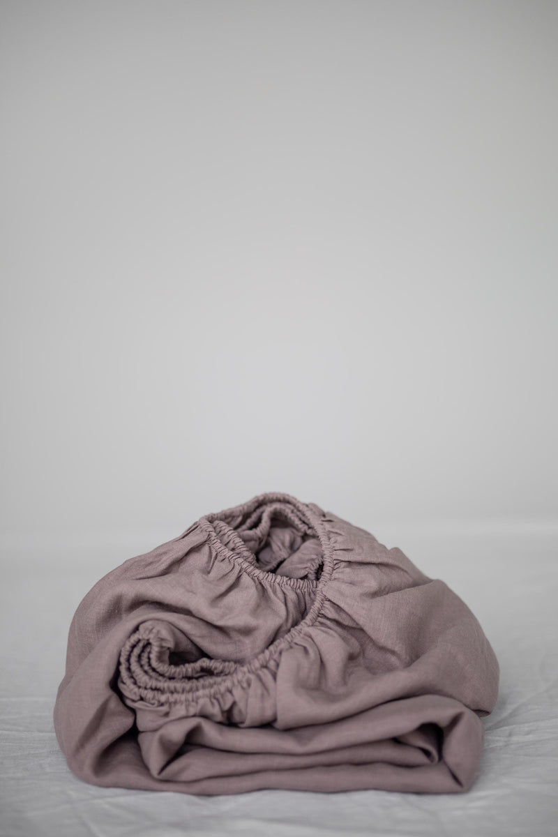AmourLinen Linen fitted sheet in Rosy Brown