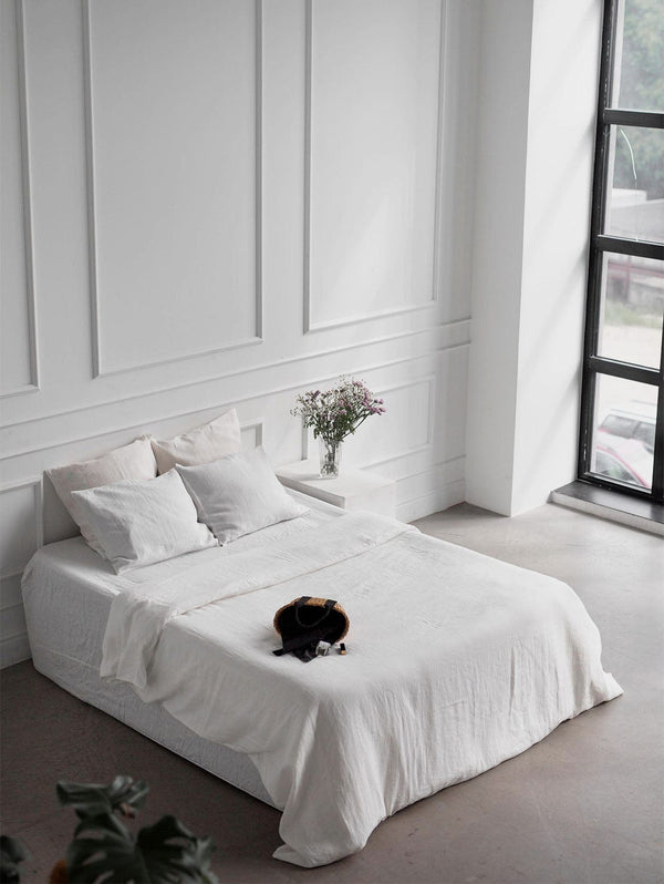 AmourLinen Linen bedding set in White US King + Queen / White