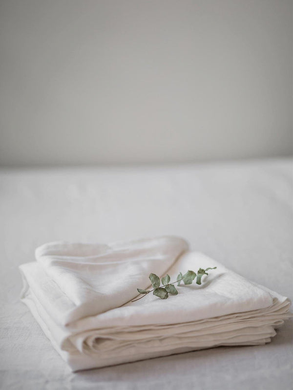 AmourLinen Linen flat sheet in White US Twin / White
