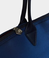 Immaculate Vegan - ASHOKA Paris Sac cabas Jolly Apple Skin et Nylon recyclé bleu marine