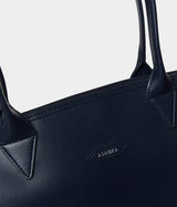 Immaculate Vegan - ASHOKA Paris Sac cabas Jolly full Apple Skin bleu marine